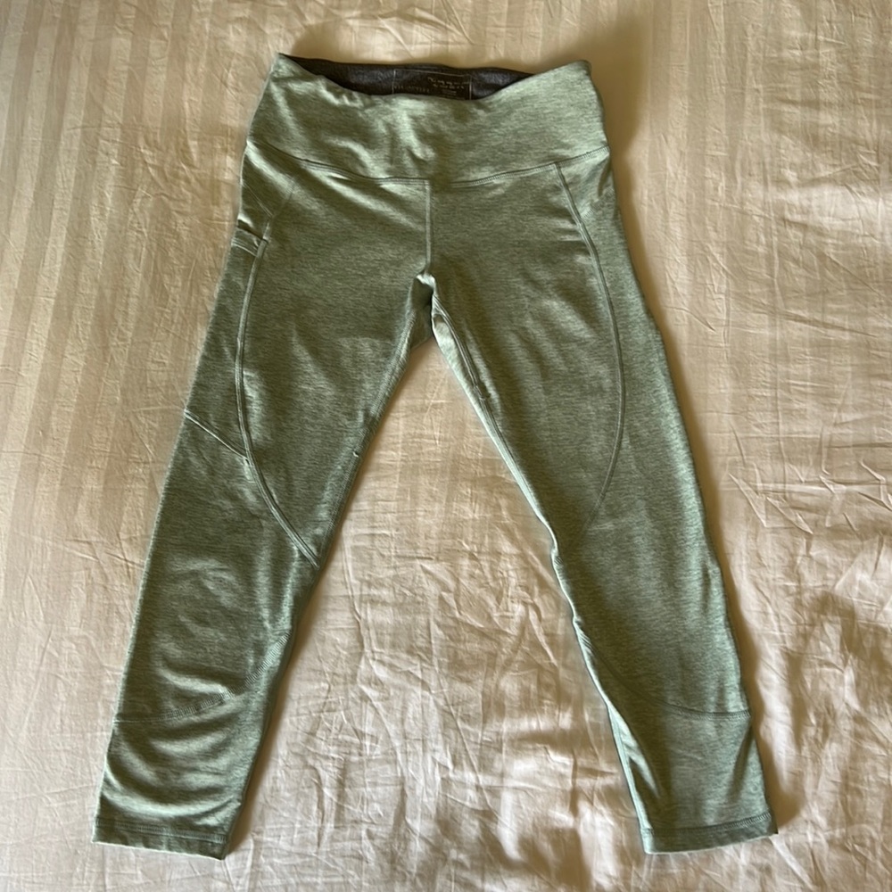 Mint Green 3/4 capri Yoga/ Workout leggings